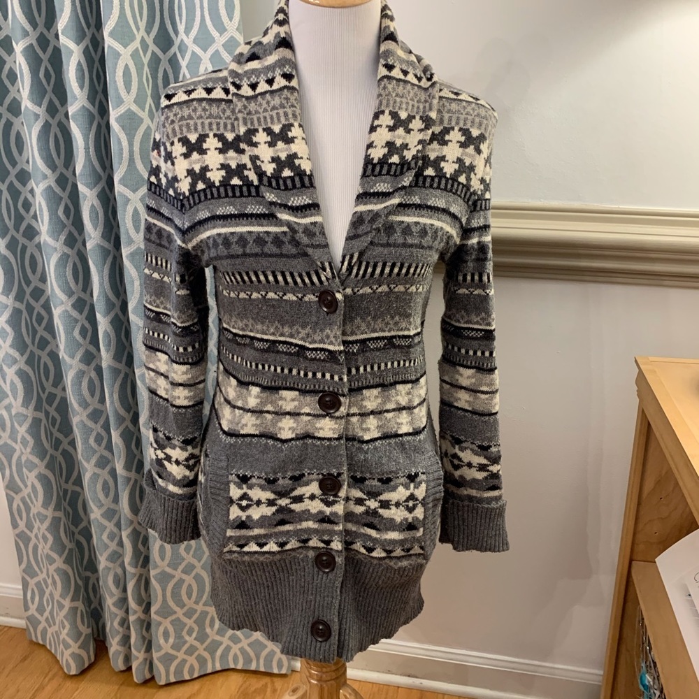 Patterned gray oversized cardigan